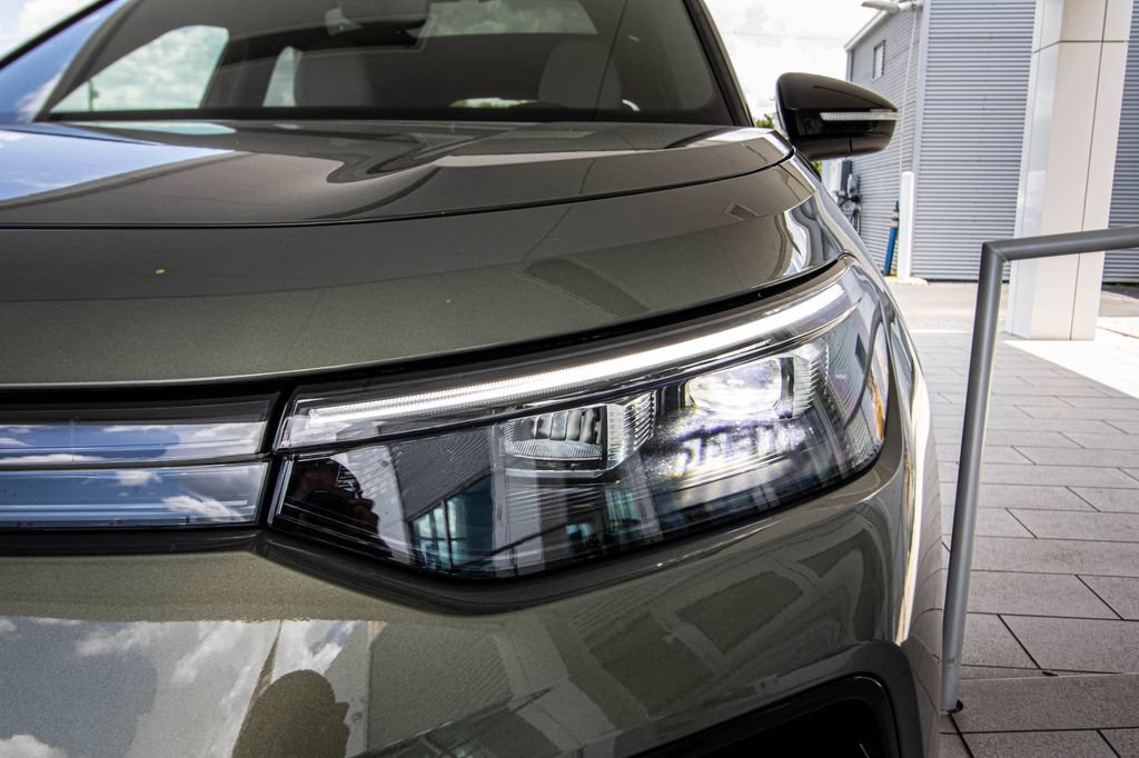 New 2026 Volkswagen Tiguan SE R-Line FWD image 7