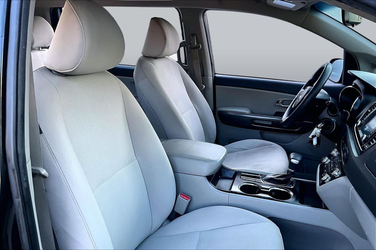 Used 2019 Kia Sedona LX FWD image 9