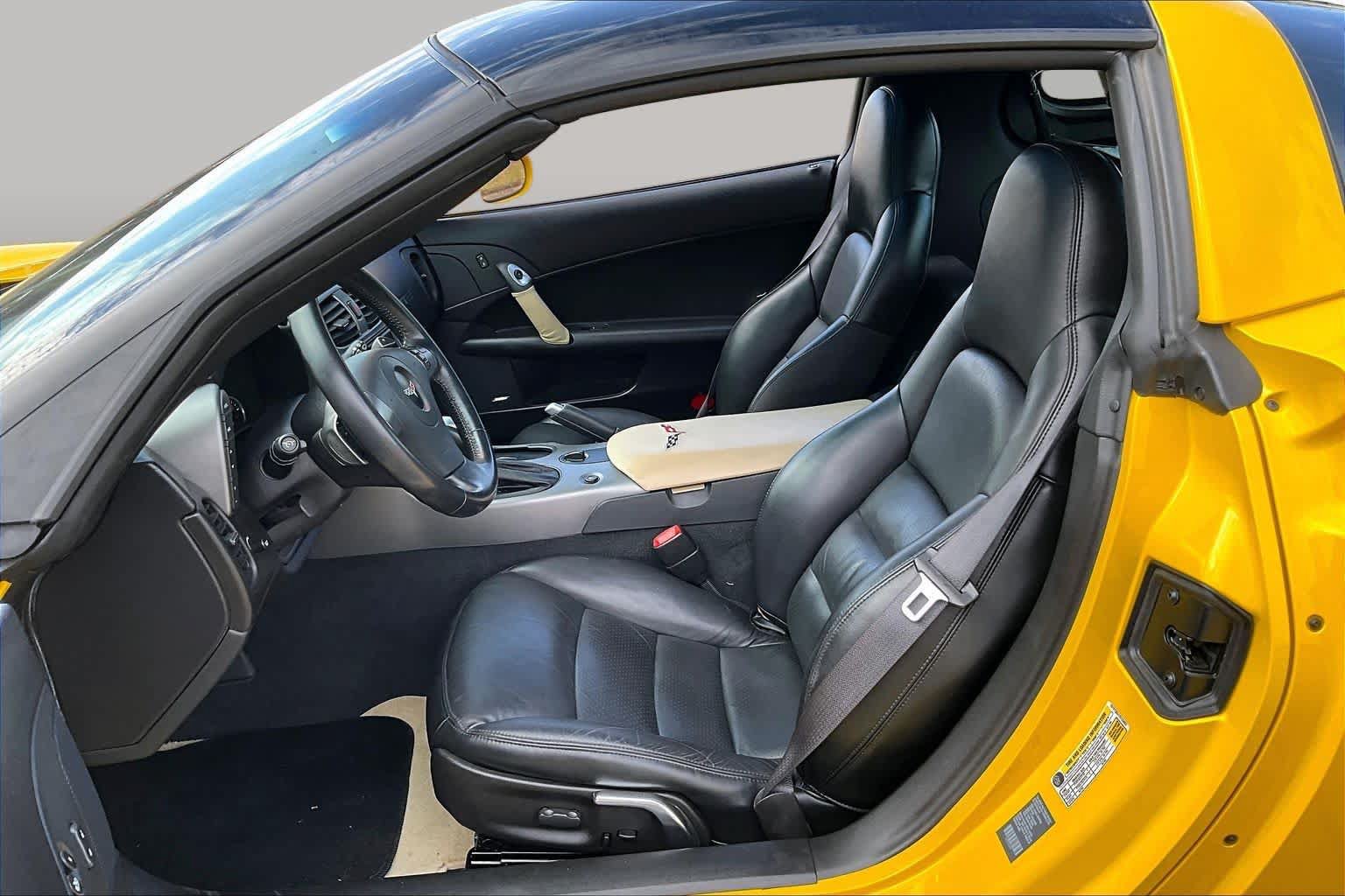 Used 2007 Chevrolet Corvette Coupe w/ Preferred Equipment Group RWD image 7