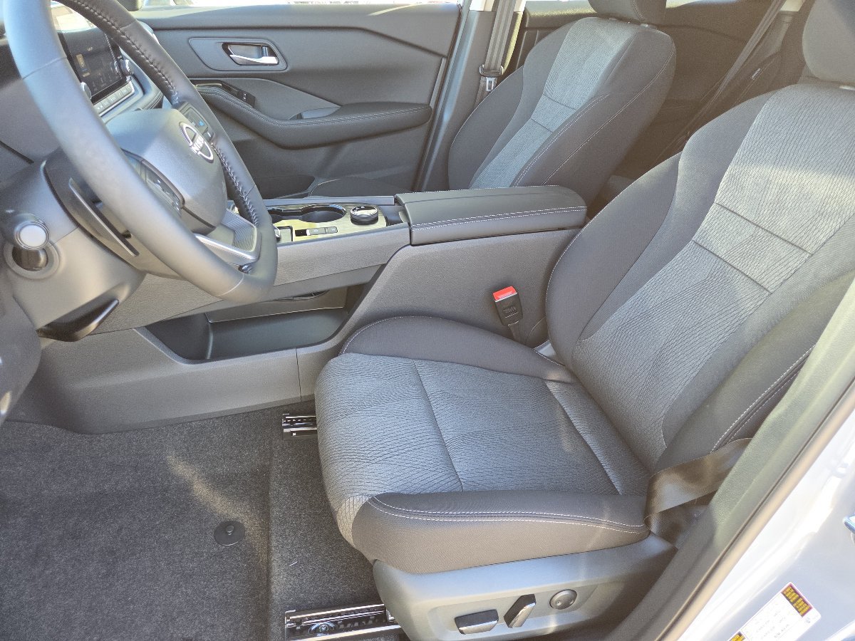 New 2027 Nissan Rogue SV w/ Cold Weather Package AWD/4WD image 27