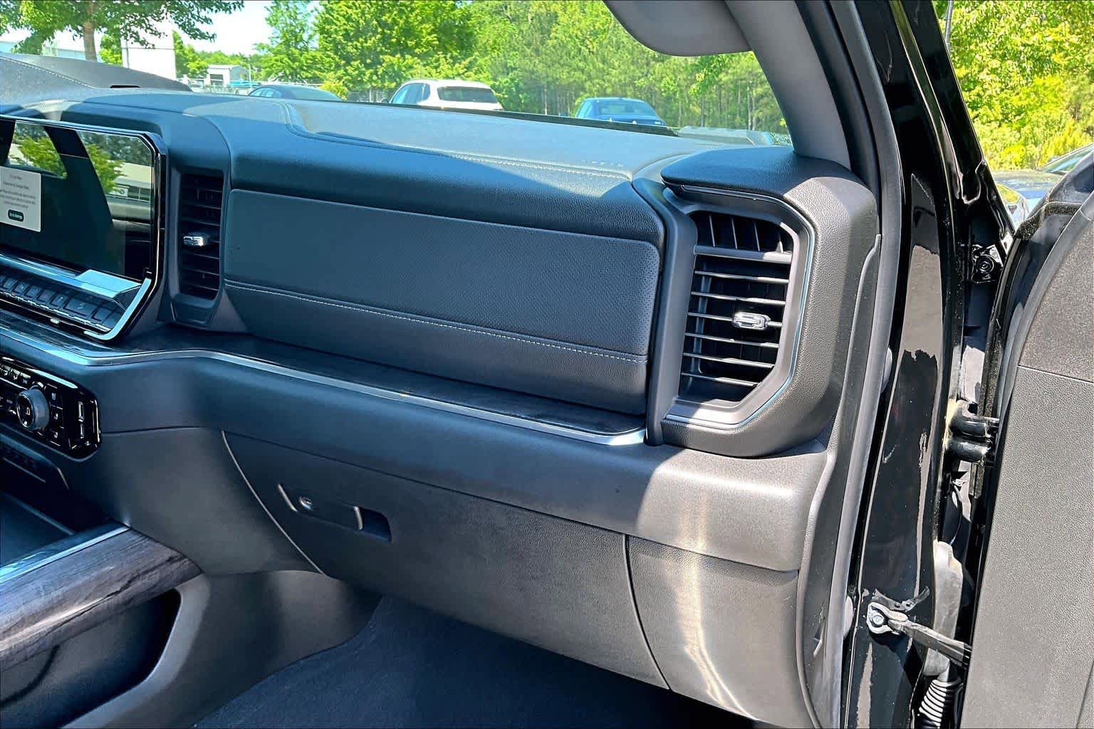 Used 2024 Chevrolet Silverado 2500 LTZ w/ LTZ Plus Package AWD/4WD image 18