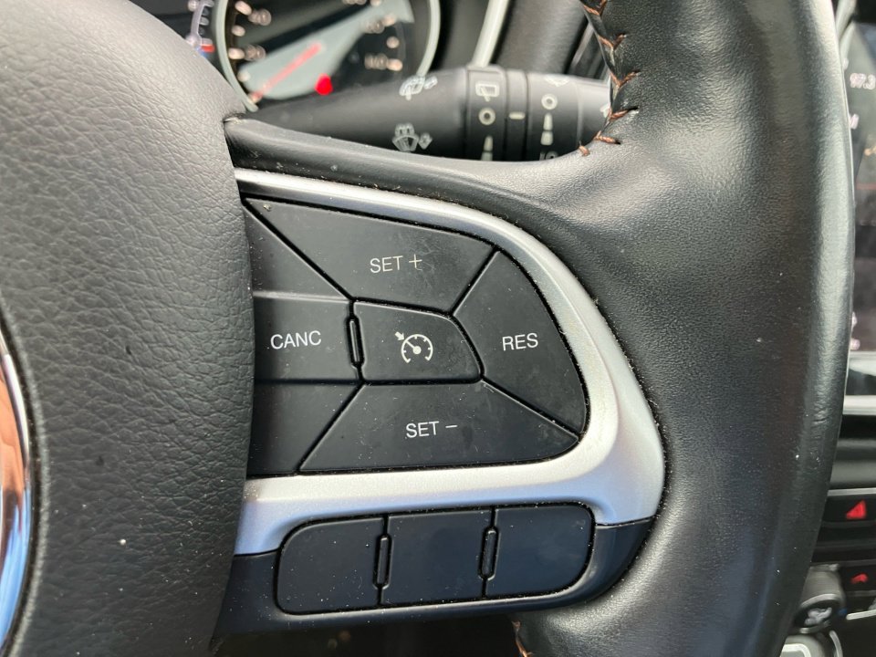 Used 2018 Jeep Compass Limited w/ Navigation Group AWD/4WD image 21