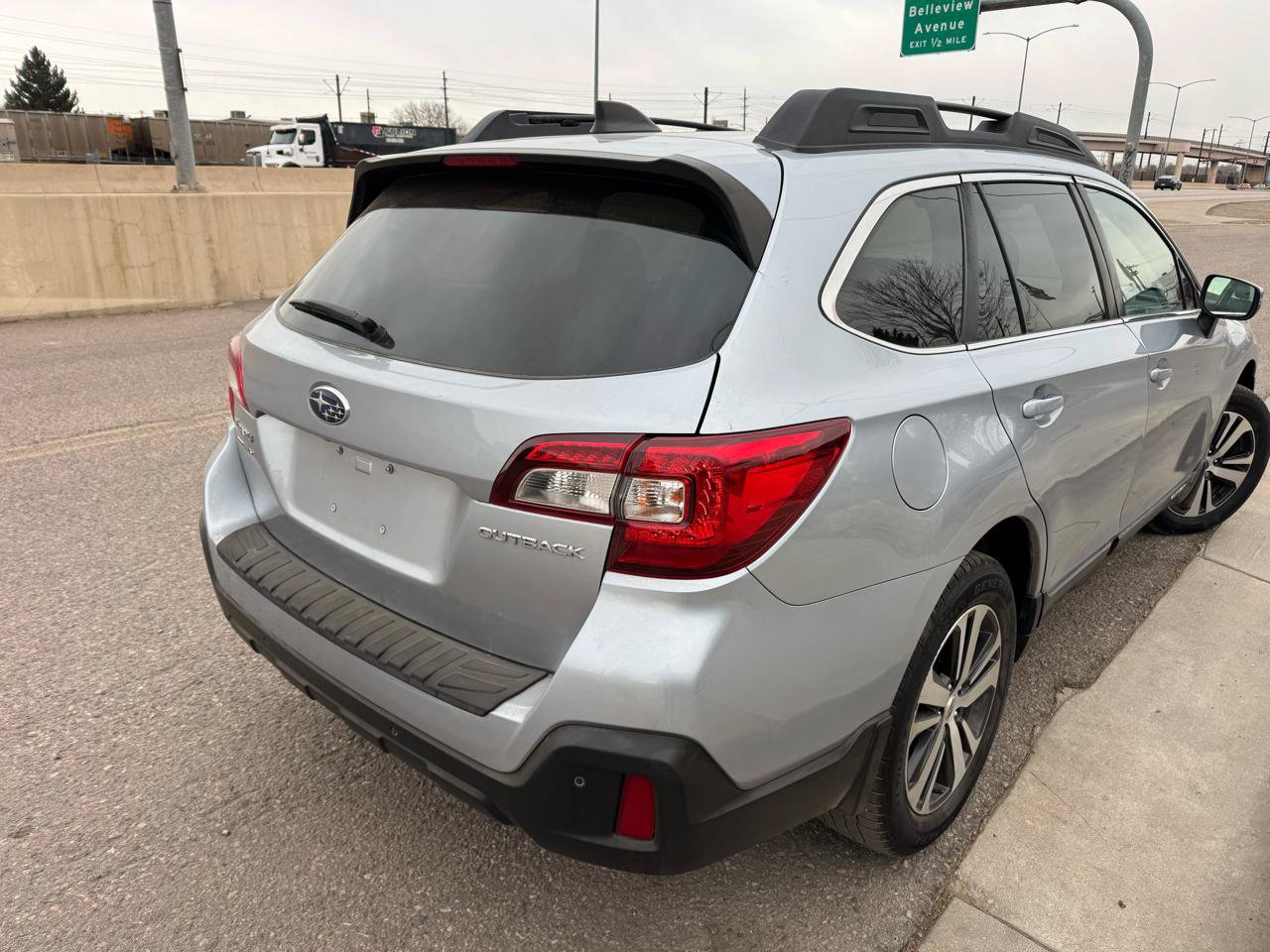 Used 2018 Subaru Outback 2.5i Limited AWD/4WD image 4