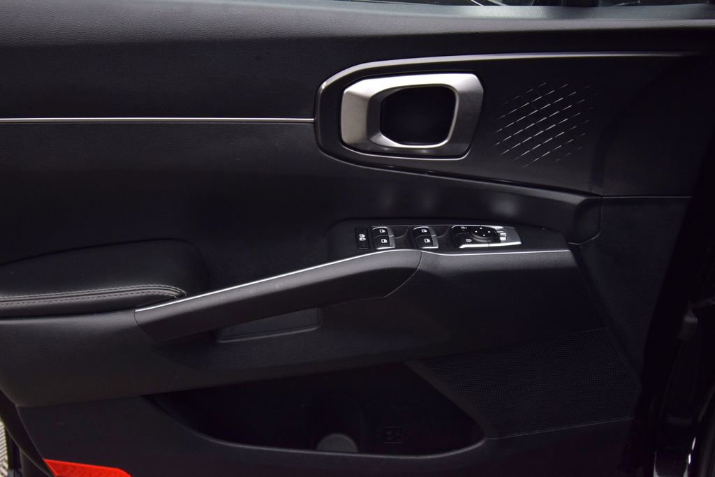 Used 2024 Kia Sorento S image 24