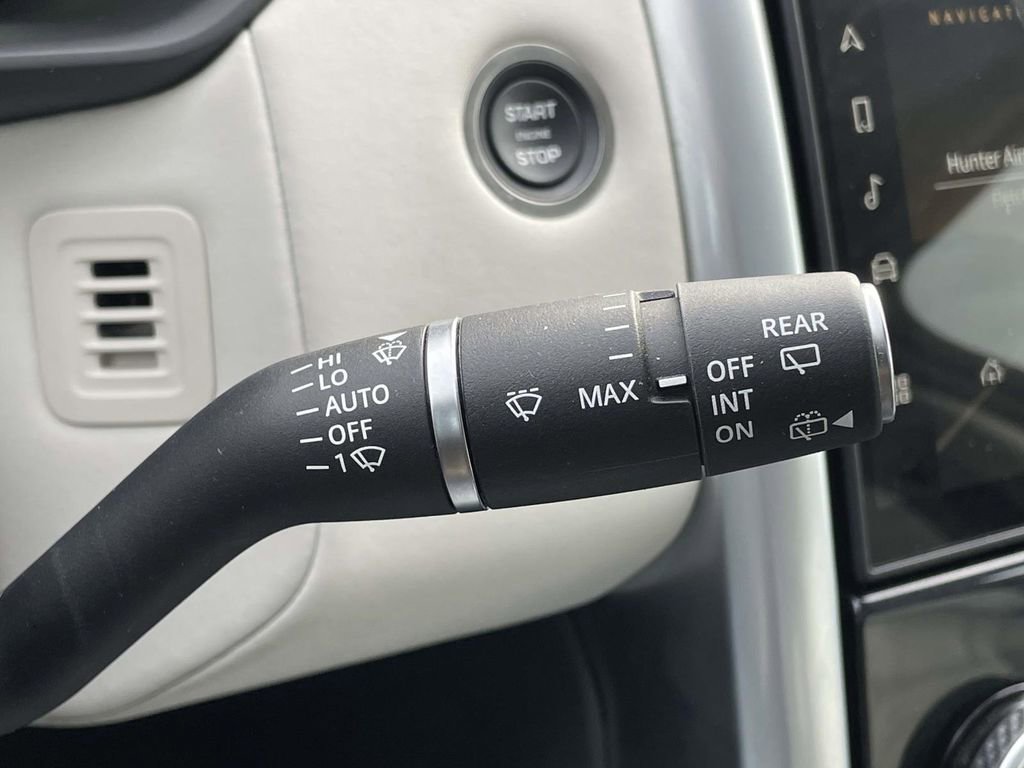 Used 2025 Land Rover Discovery S image 15