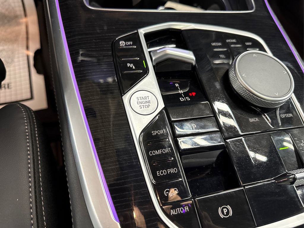 Certified 2025 BMW X7 xDrive40i w/ M Sport Package image 31