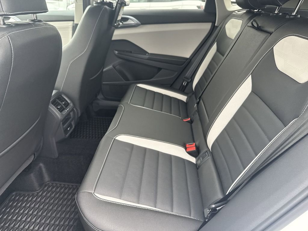New 2025 Volkswagen Taos SEL AWD/4WD image 28