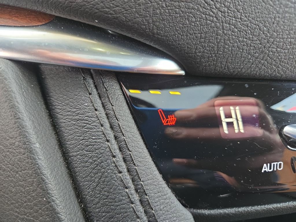 Certified 2024 Cadillac XT5 Premium Luxury image 28