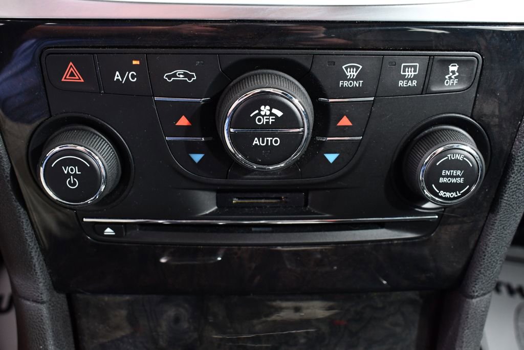 Used 2014 Chrysler 300 C w/ Harman/Kardon Audio Group AWD/4WD image 28
