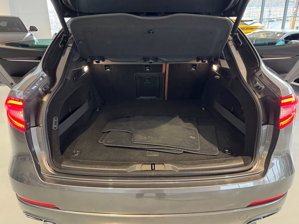 Used 2019 Maserati Levante image 24