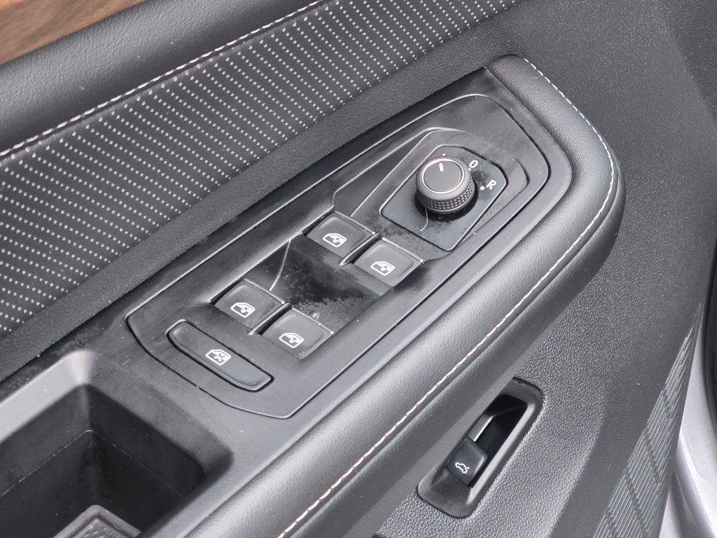 Used 2025 Volkswagen Atlas SE image 23