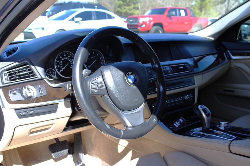 Used 2011 BMW 550i Sedan RWD image 15