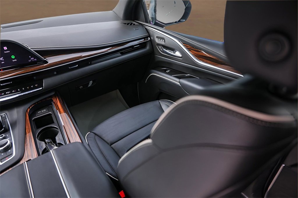 Used 2023 Cadillac Escalade Premium Luxury image 29
