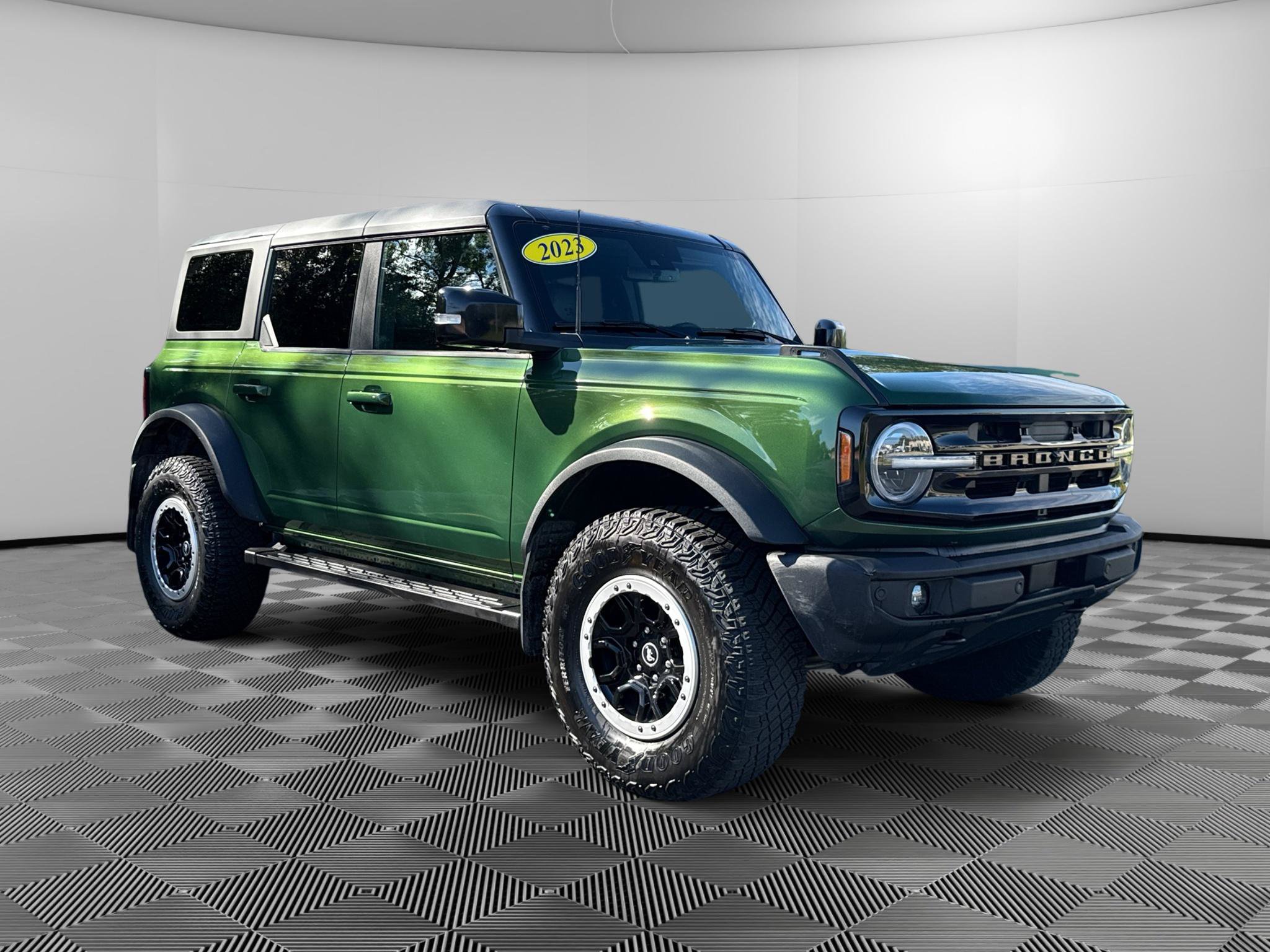 Used 2023 Ford Bronco Outer Banks w/ Sasquatch Package AWD/4WD image 3