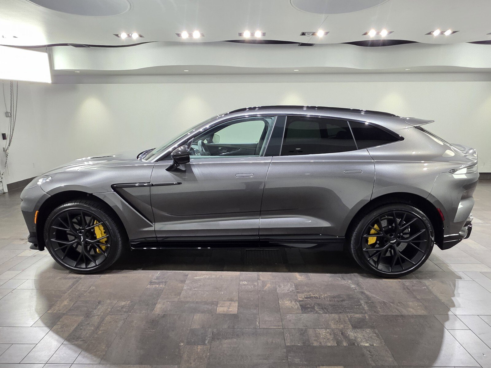 New 2025 Aston Martin DBX 707 image 27