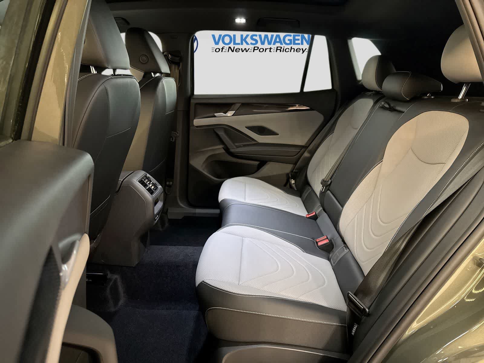 New 2026 Volkswagen Tiguan SE R-Line FWD image 26