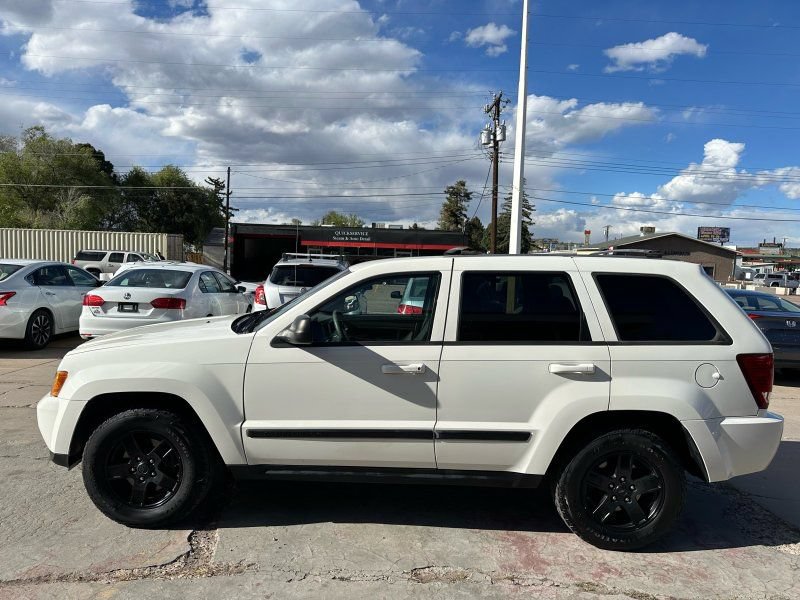 Used 2008 Jeep Grand Cherokee Laredo AWD/4WD image 4