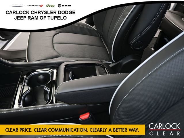 New 2026 Chrysler Pacifica Limited w/ Uconnect Theater Family Group image 20