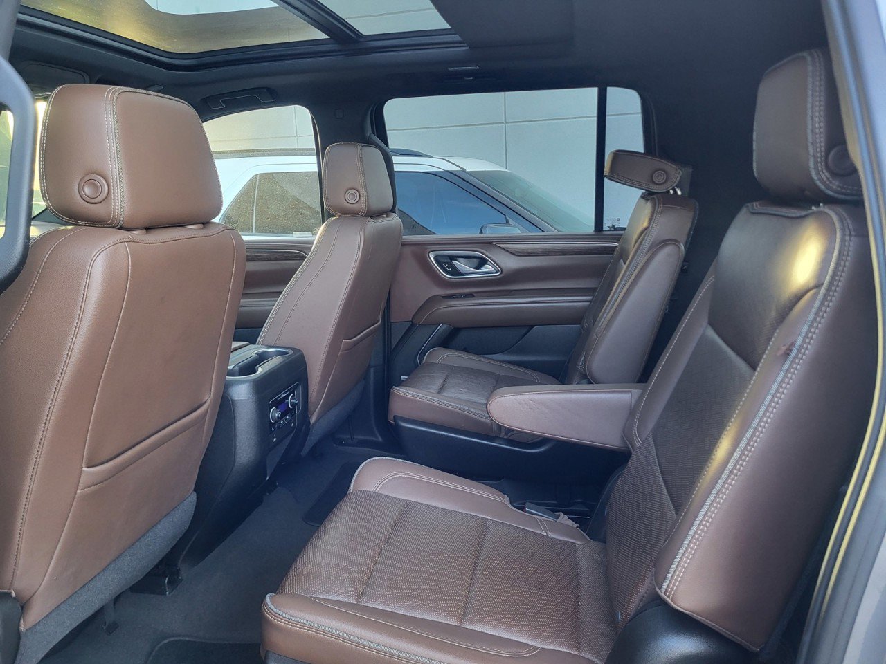 Used 2021 Chevrolet Suburban High Country w/ Premium Package image 45