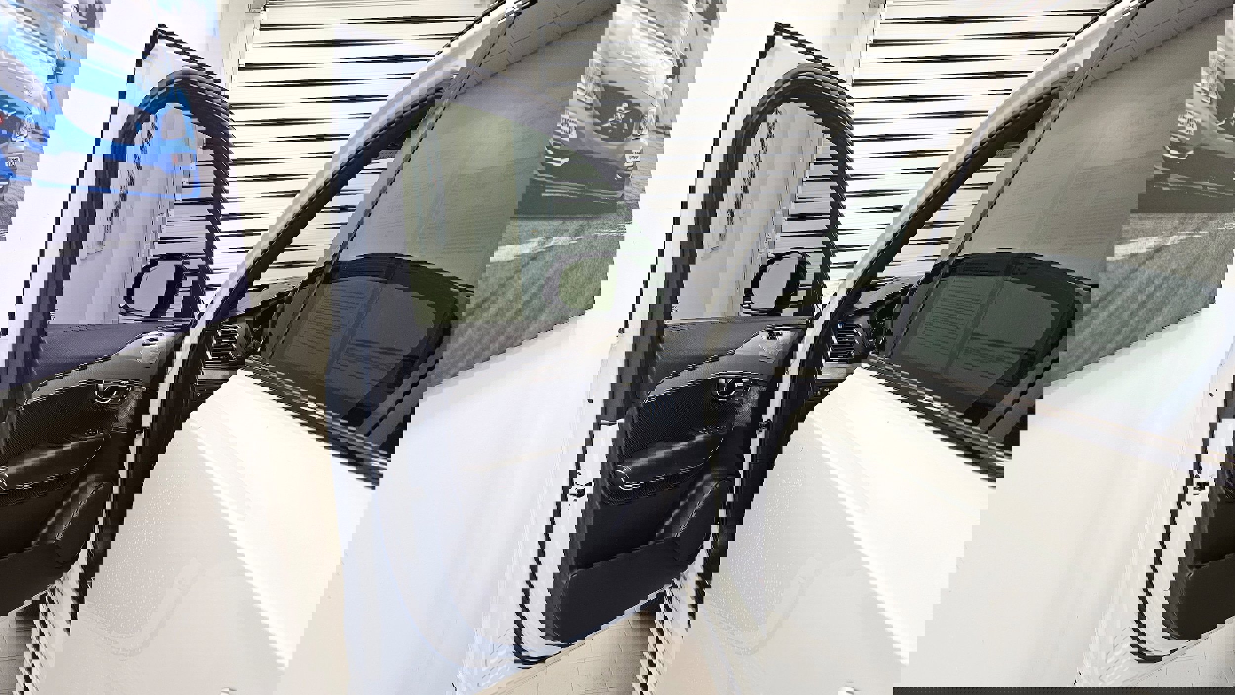 Certified 2022 Volvo XC90 T8 R-Design w/ Advanced Package image 20