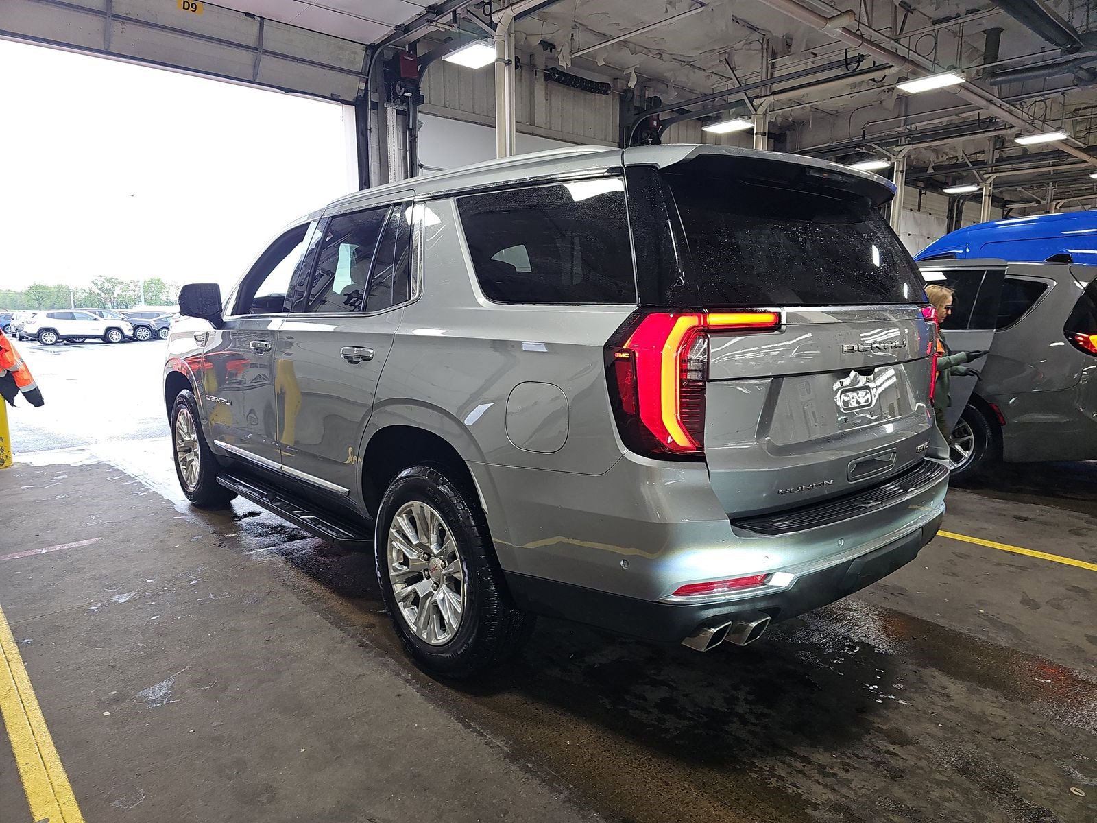 Used 2025 GMC Yukon Denali AWD/4WD image 7