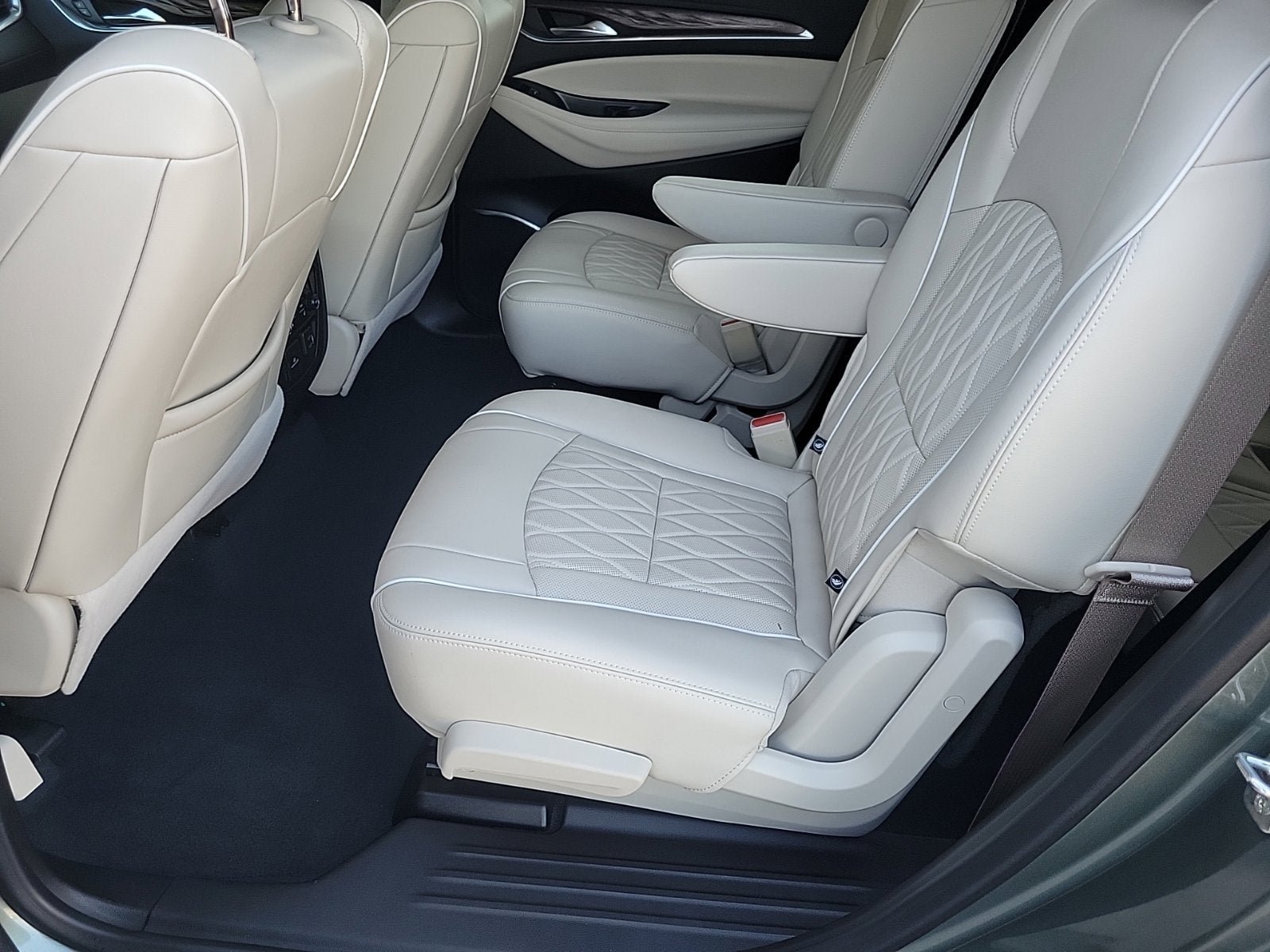 Used 2022 Buick Enclave Avenir w/ Avenir Technology Package FWD image 15