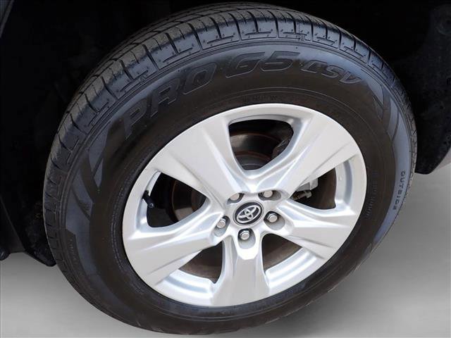 Used 2021 Toyota RAV4 XLE w/ Convenience Package FWD image 4