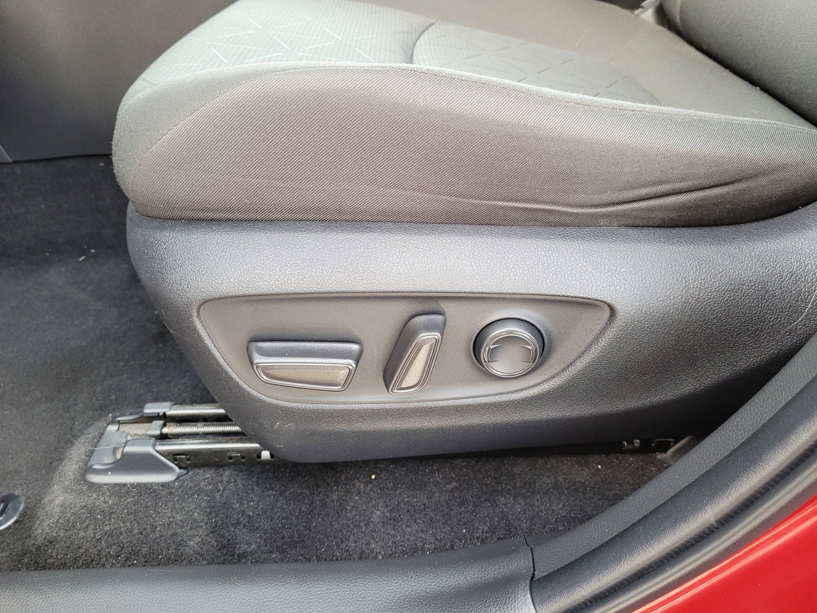 Used 2023 Toyota RAV4 XLE FWD image 11