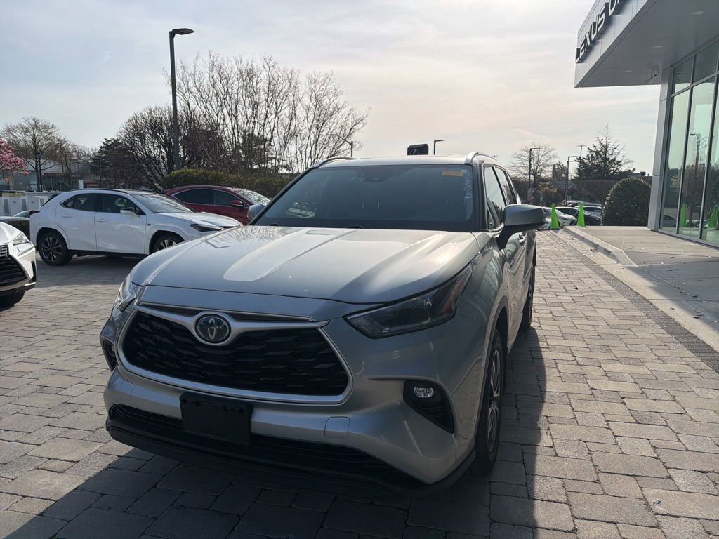 Used 2021 Toyota Highlander XLE image 17