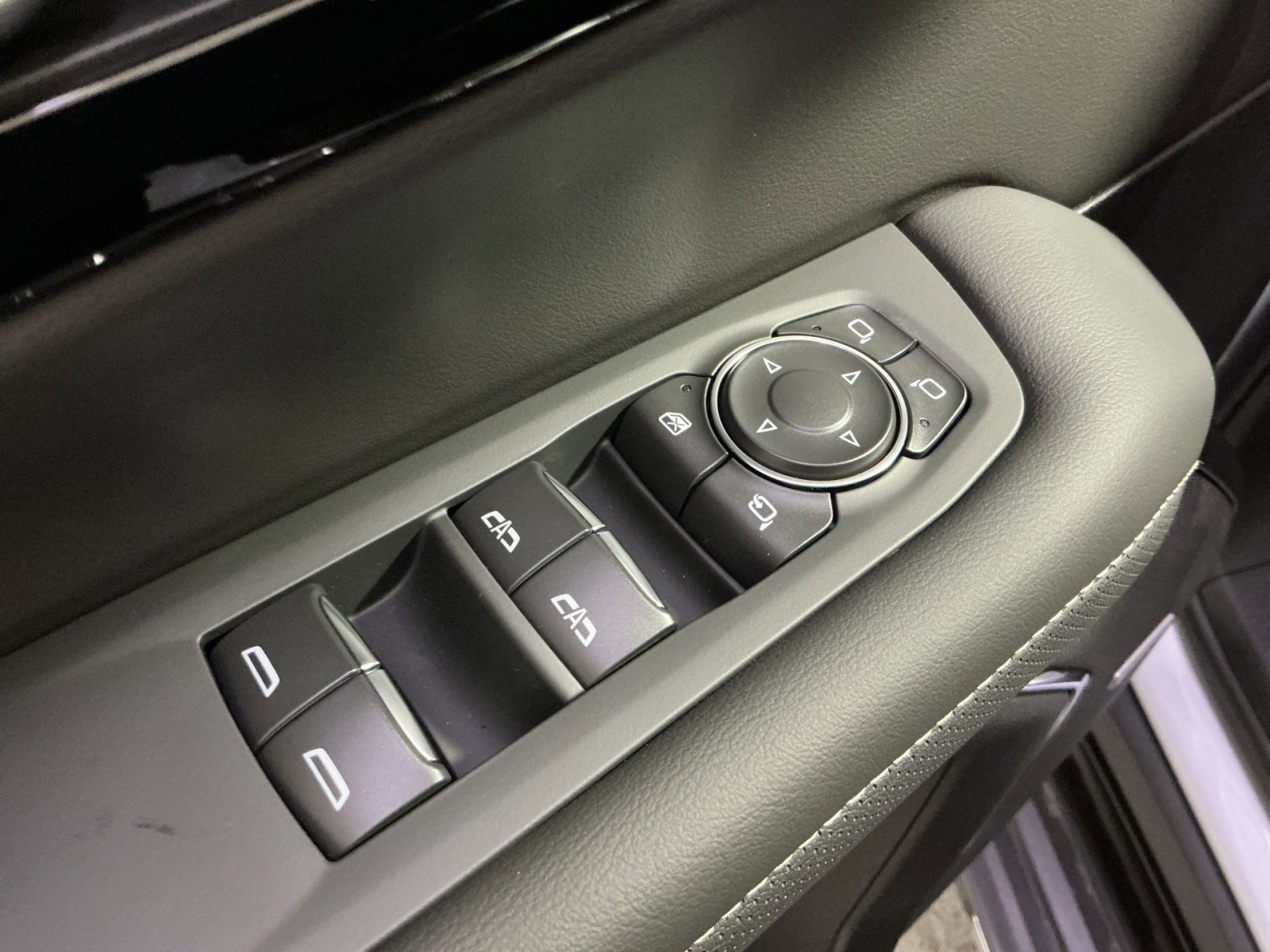 New 2026 Chevrolet Suburban Premier image 23