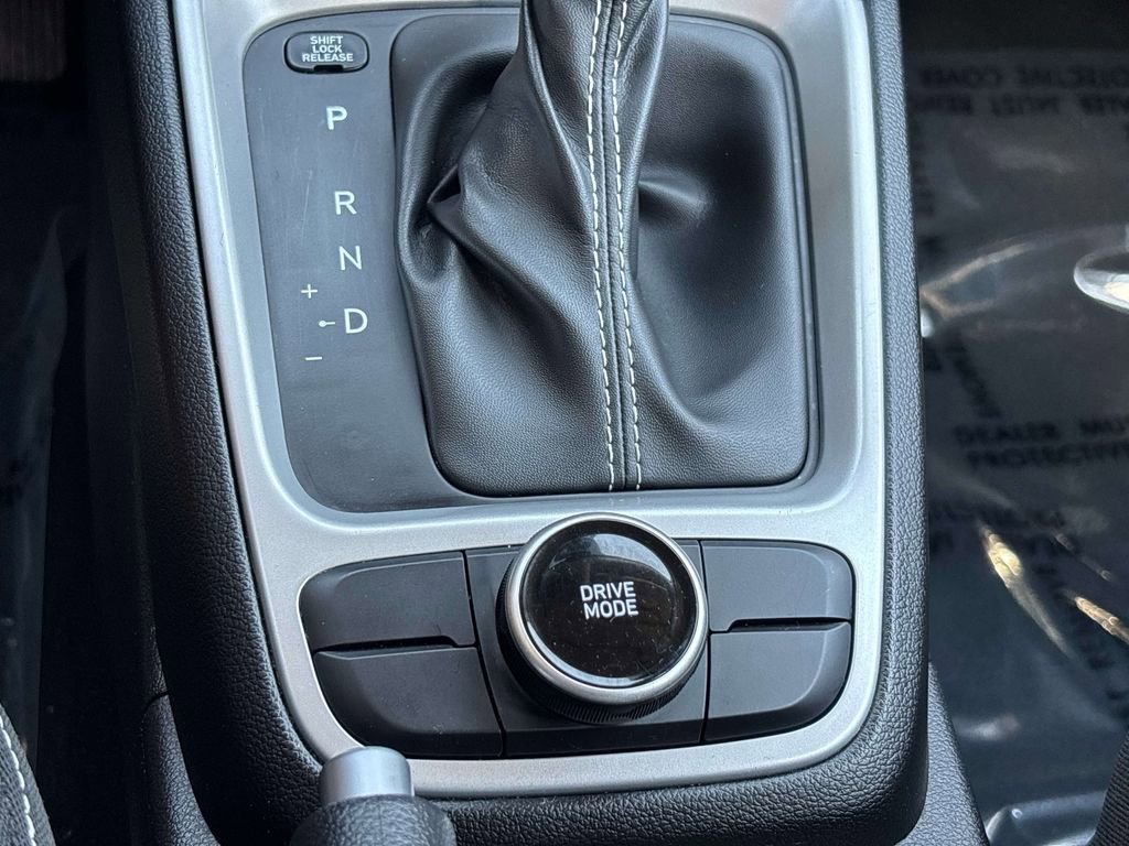 Used 2025 Hyundai Venue SEL FWD image 24