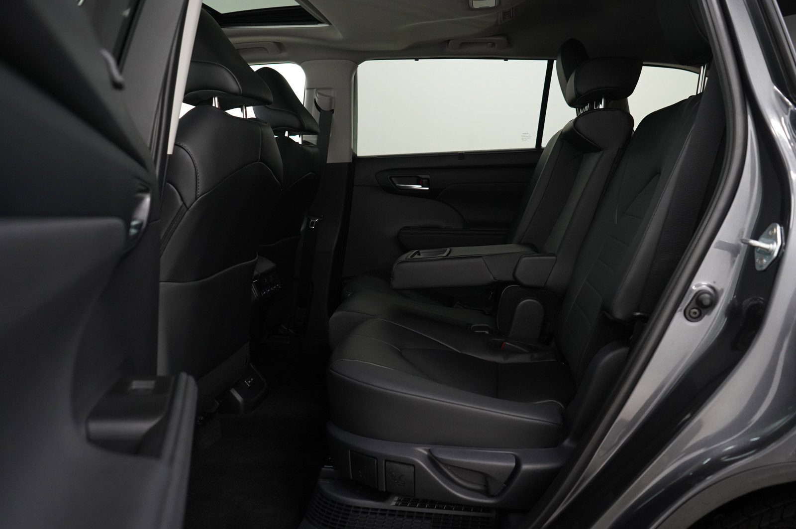 Used 2024 Toyota Highlander XLE image 15