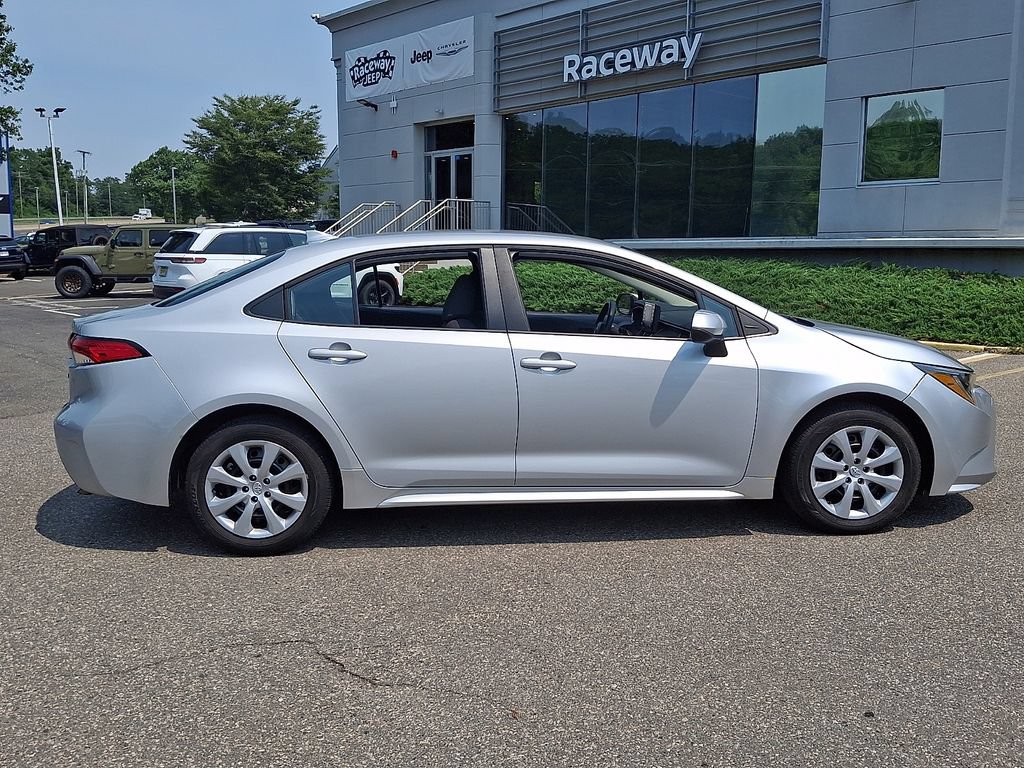 Used 2022 Toyota Corolla LE FWD image 9