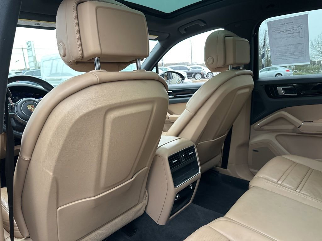Used 2020 Porsche Cayenne image 40