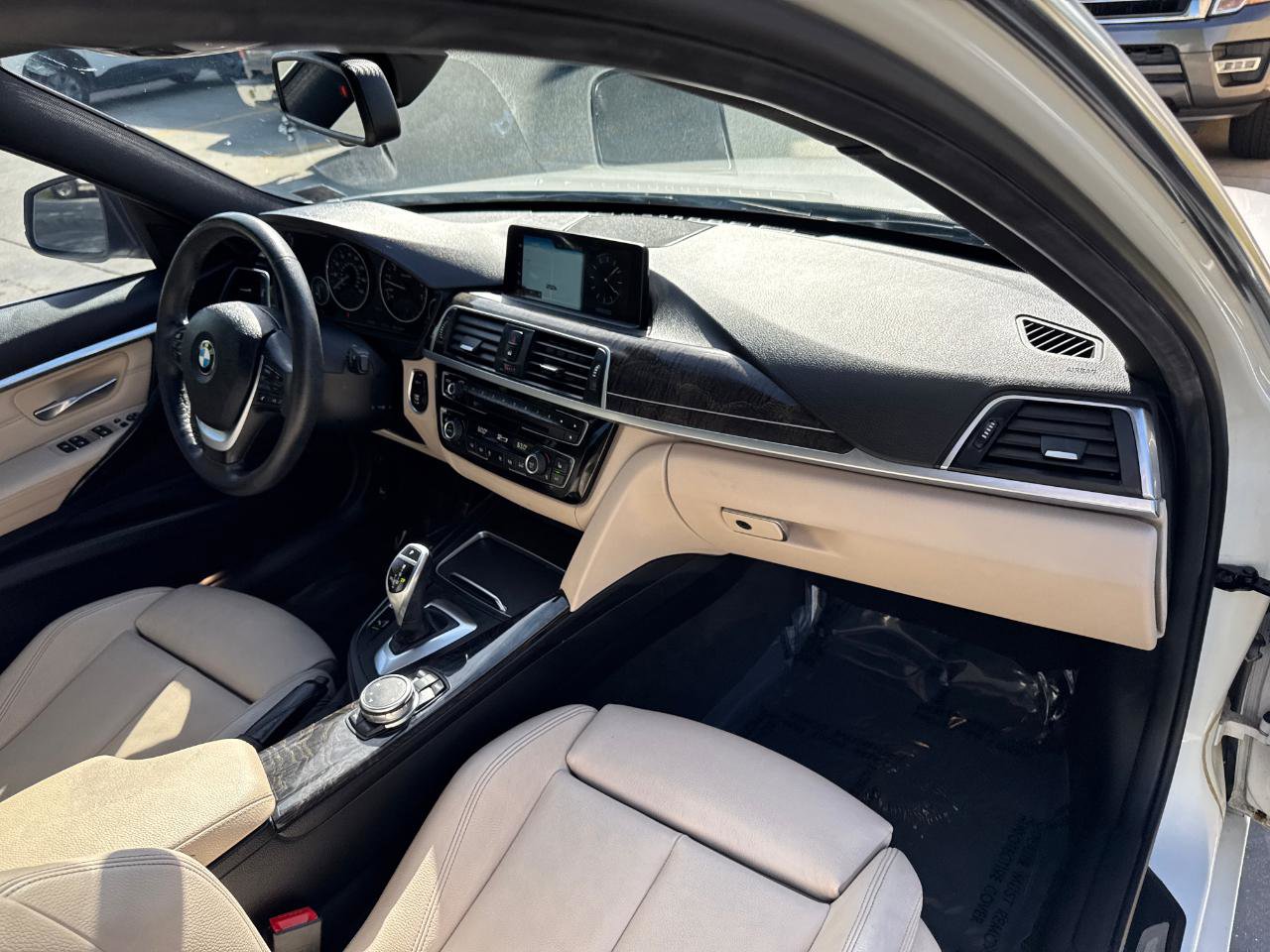 Used 2017 BMW 330i xDrive Sedan image 18