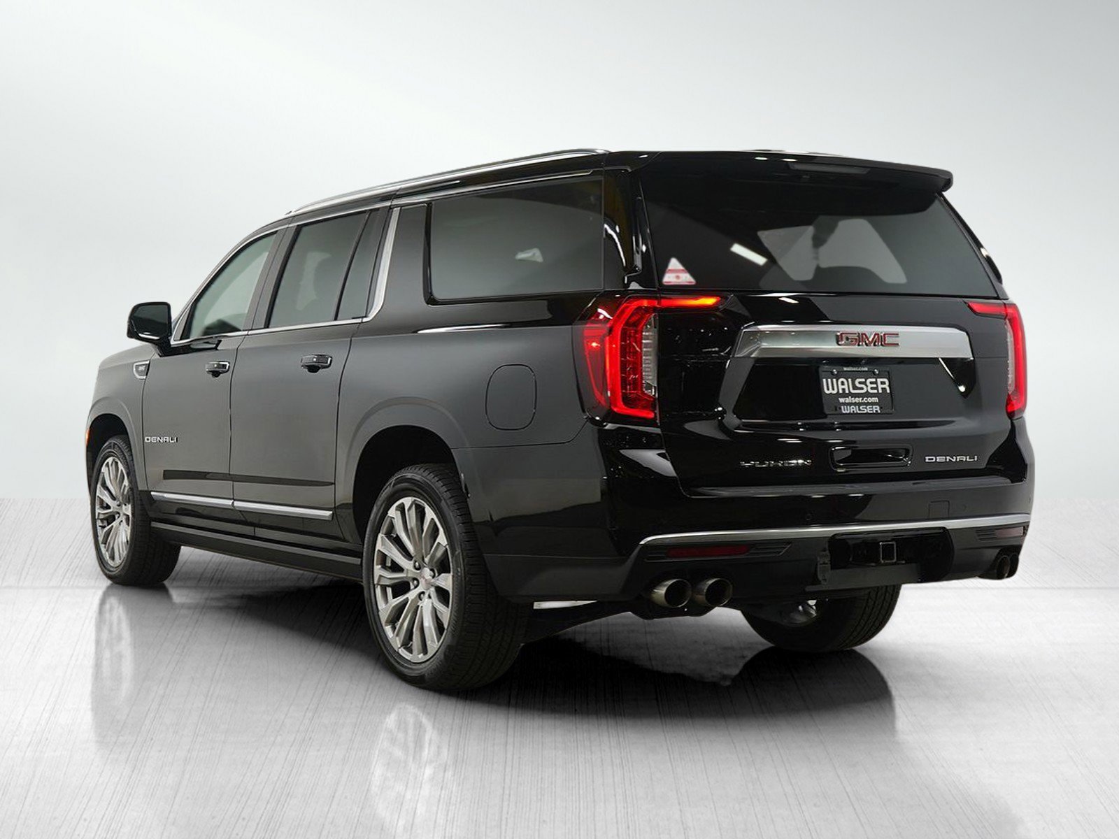 Used 2022 GMC Yukon XL Denali image 3