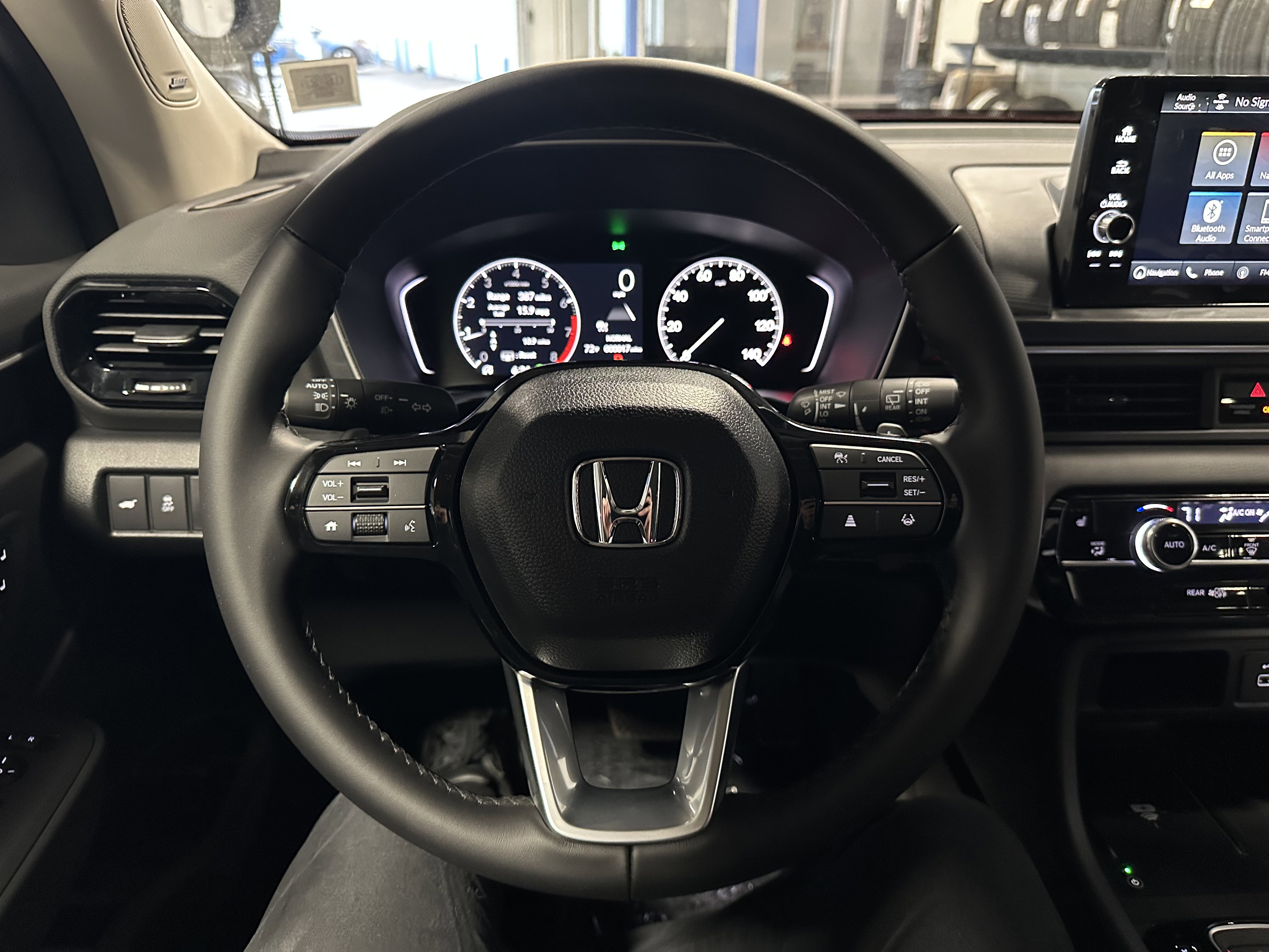 New 2025 Honda Pilot Touring image 9