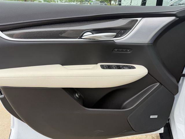 New 2026 Cadillac XT5 Sportv w/ LPO, Floor Liner Package image 11