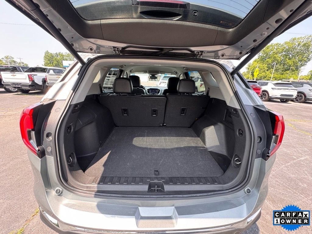 Used 2024 GMC Terrain SLT image 13