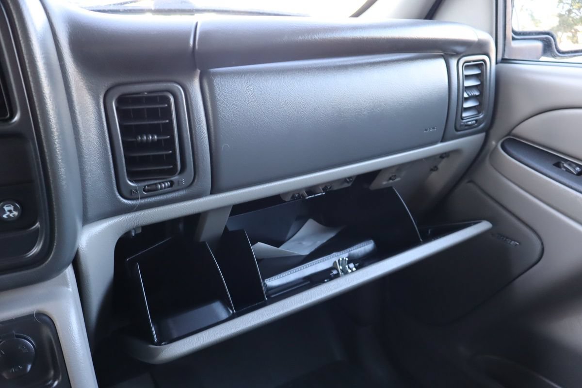 Used 2005 GMC Yukon SLT w/ SLT Preferred Equipment Group AWD/4WD image 40