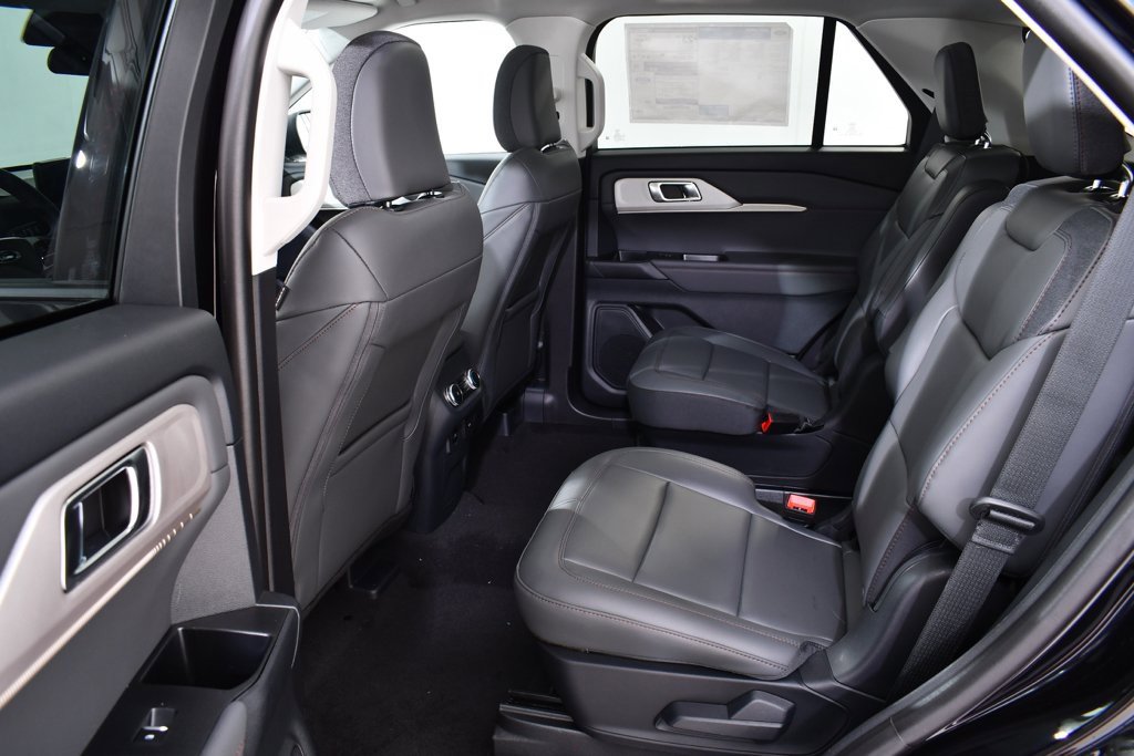 New 2025 Ford Explorer Active w/ Active Comfort Package image 16