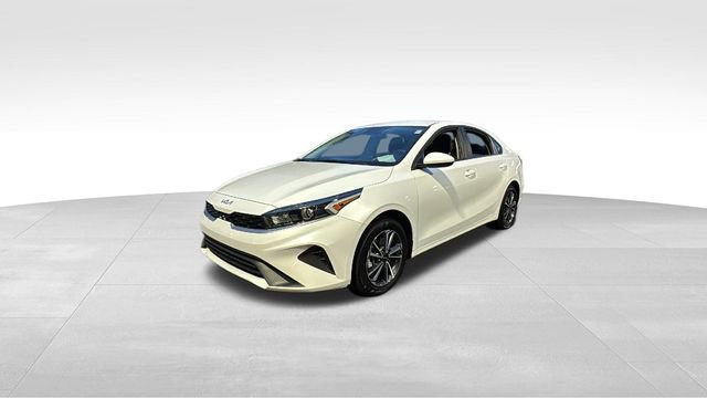 Used 2024 Kia Forte LXS image 2