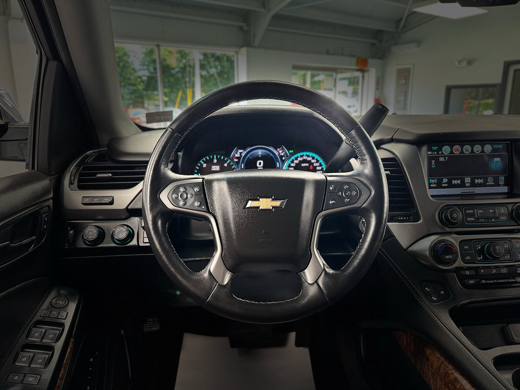 Used 2020 Chevrolet Suburban Premier w/ Premier Plus Edition AWD/4WD image 18