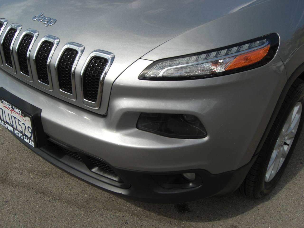 Used 2015 Jeep Cherokee Latitude FWD image 3