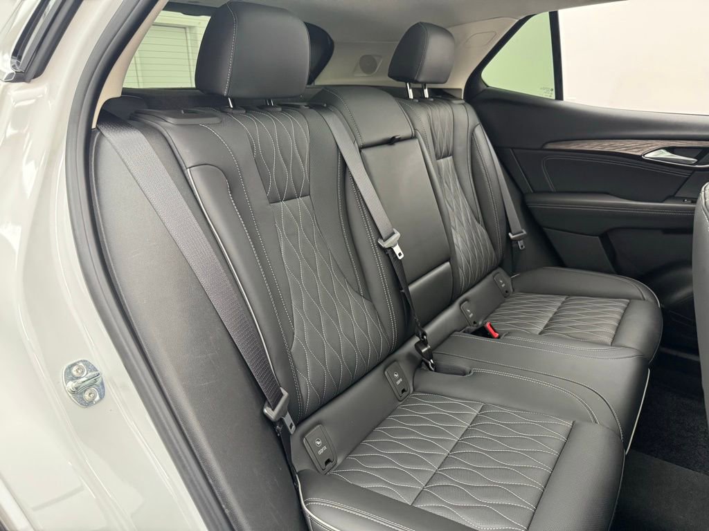 Used 2023 Buick Envision Avenir image 41