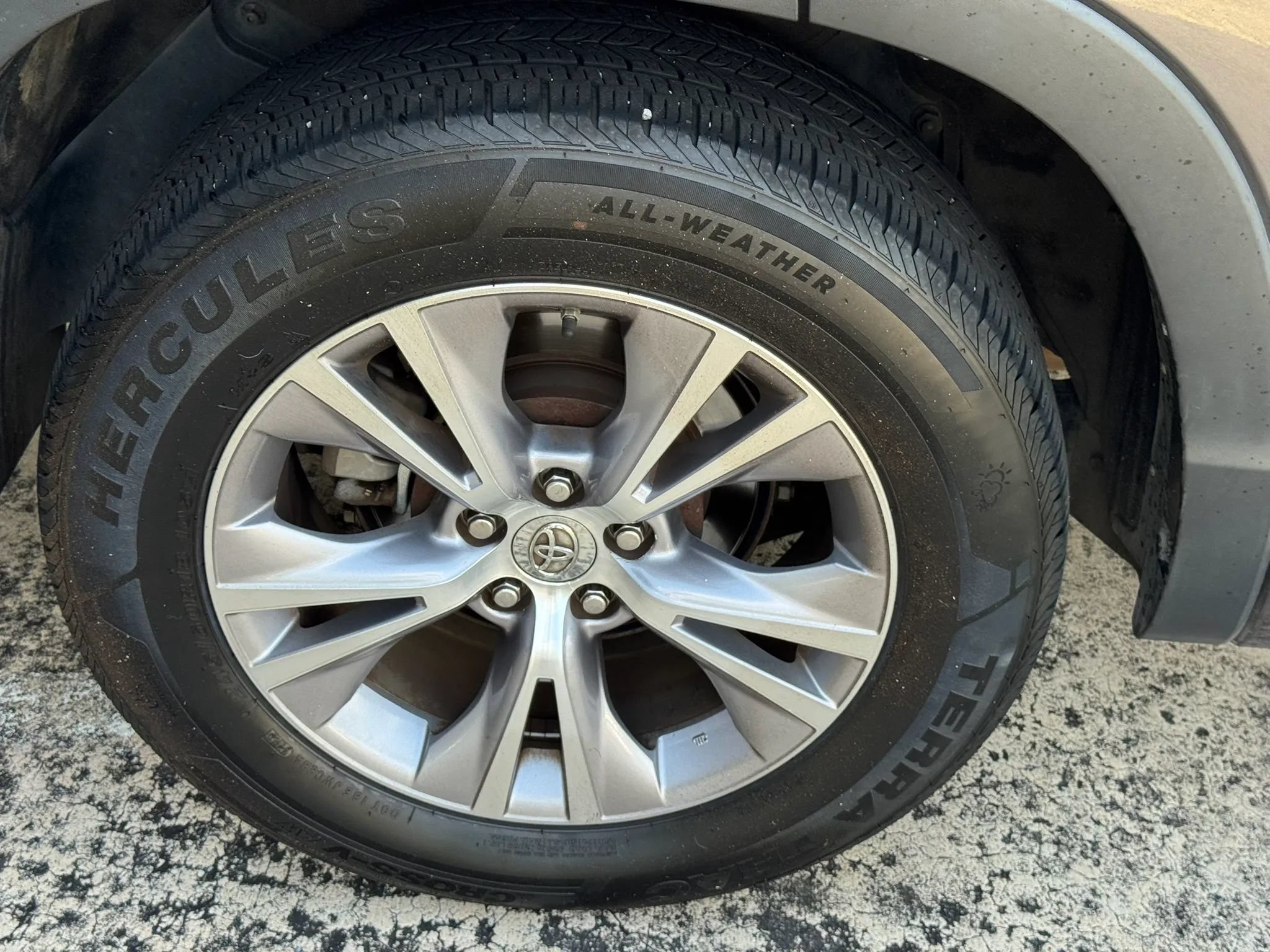 Used 2014 Toyota Highlander XLE FWD image 36