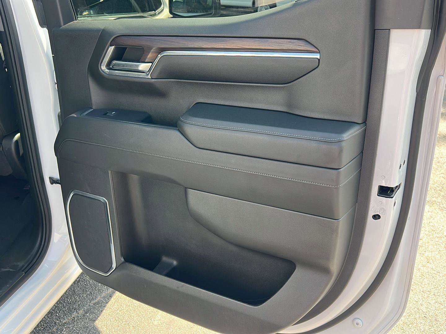 Used 2024 GMC Sierra 1500 SLT image 15