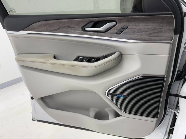 Used 2023 Jeep Grand Cherokee Overland image 16