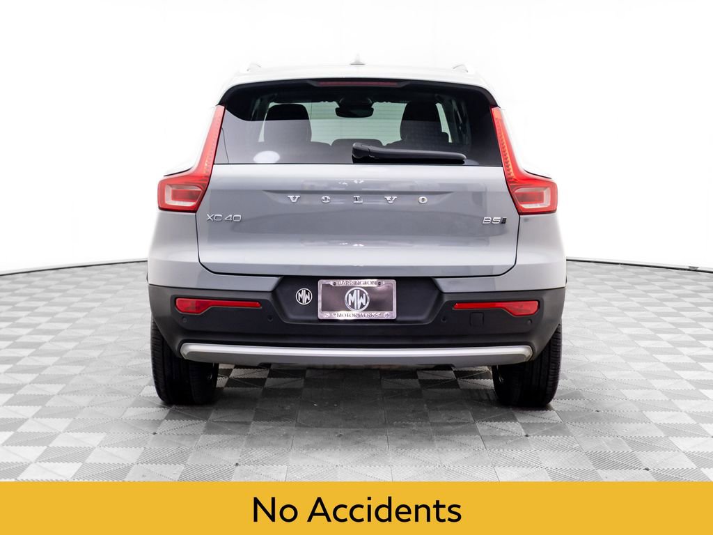 Used 2025 Volvo XC40 B5 Core image 4