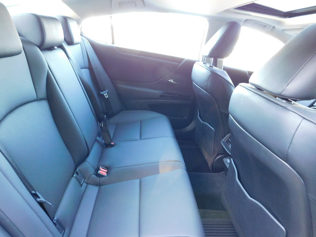 Used 2024 Lexus ES 350 w/ Premium Package FWD image 5
